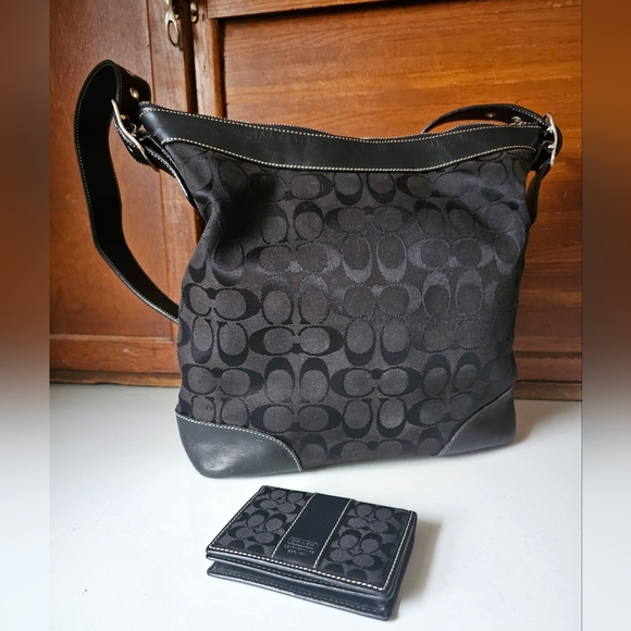 Coach Handbags - Coach Chelsea Signature Canvas & Leather Vintage Bag With Matching Wallet